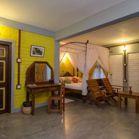 Lake Serenity Resort & Spa Kuruwita エクステリア 写真