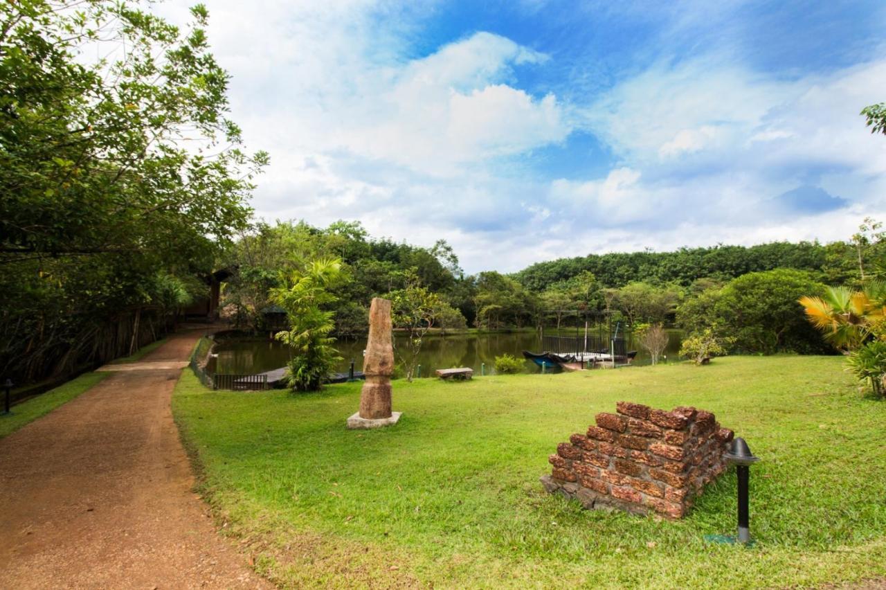 Lake Serenity Resort & Spa Kuruwita エクステリア 写真