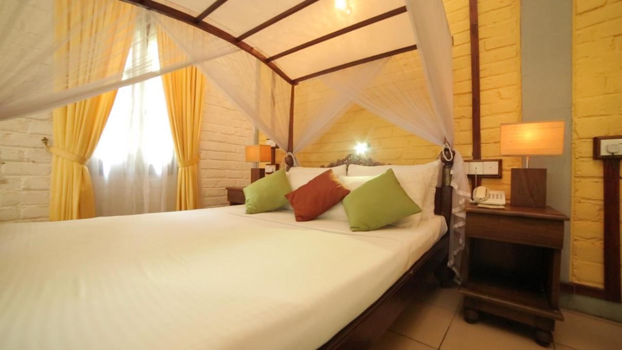 Lake Serenity Resort & Spa Kuruwita エクステリア 写真