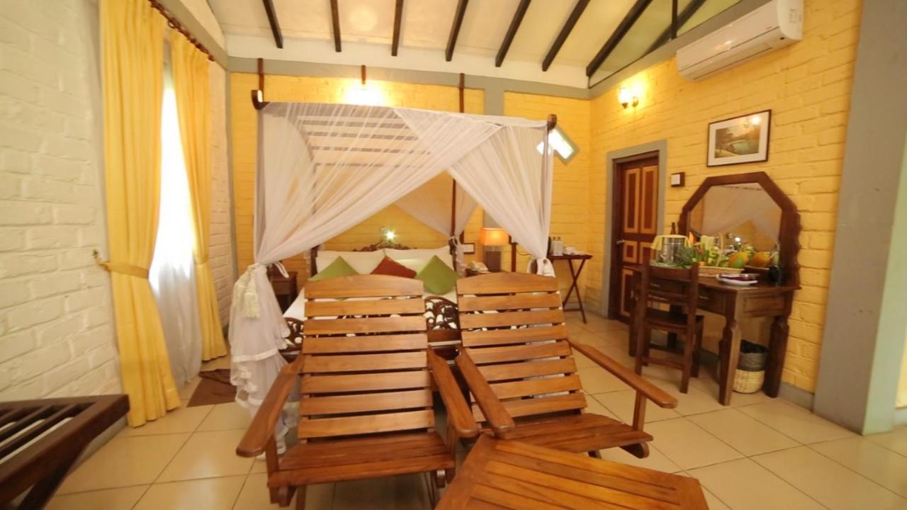 Lake Serenity Resort & Spa Kuruwita エクステリア 写真
