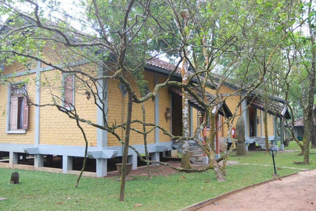 Lake Serenity Resort & Spa Kuruwita エクステリア 写真