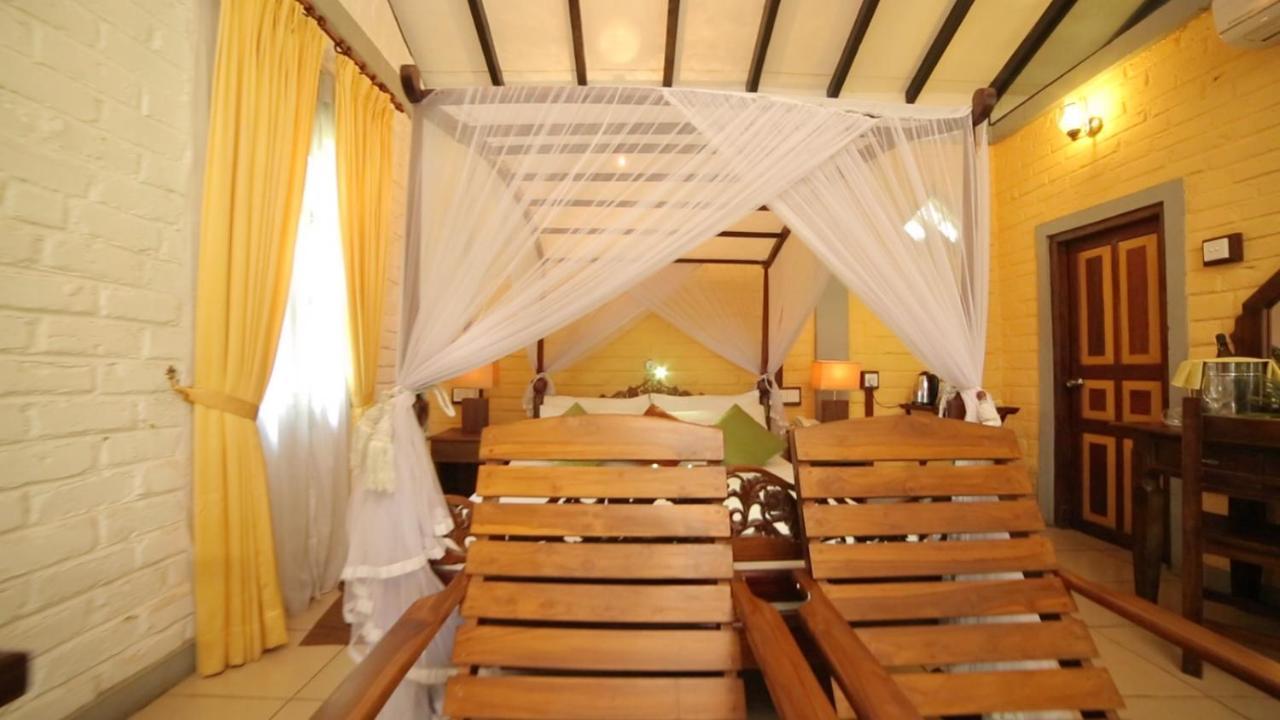 Lake Serenity Resort & Spa Kuruwita エクステリア 写真